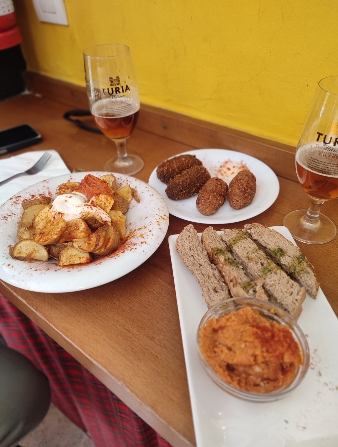 La Tavernaire: food & drinks
