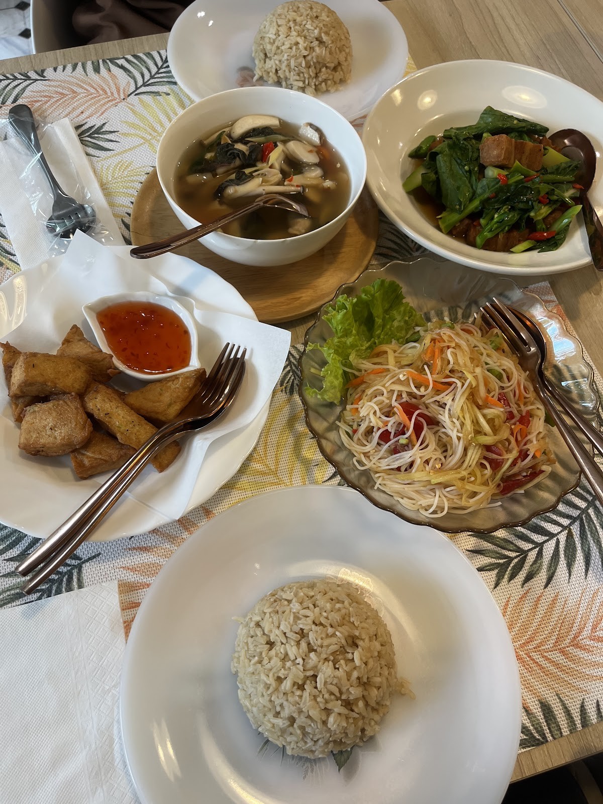 Sook Sathorn Silom Branch: food & drinks