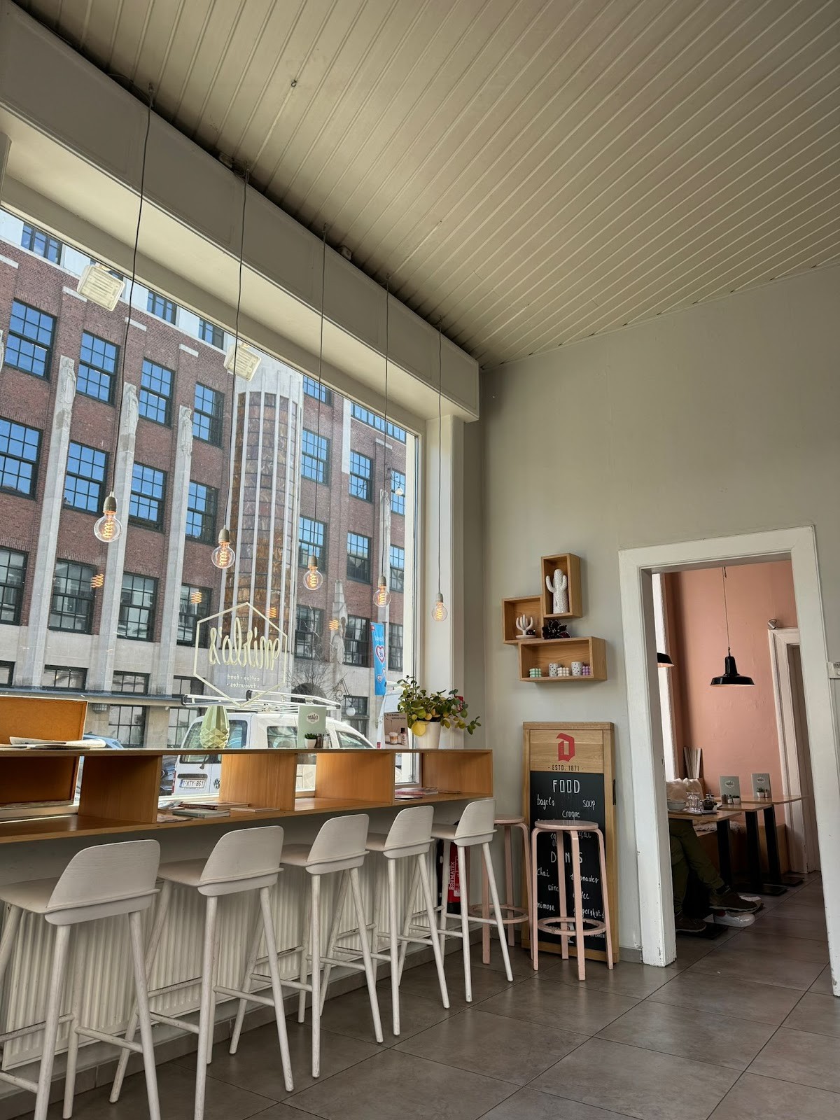 Mirlo's: the place