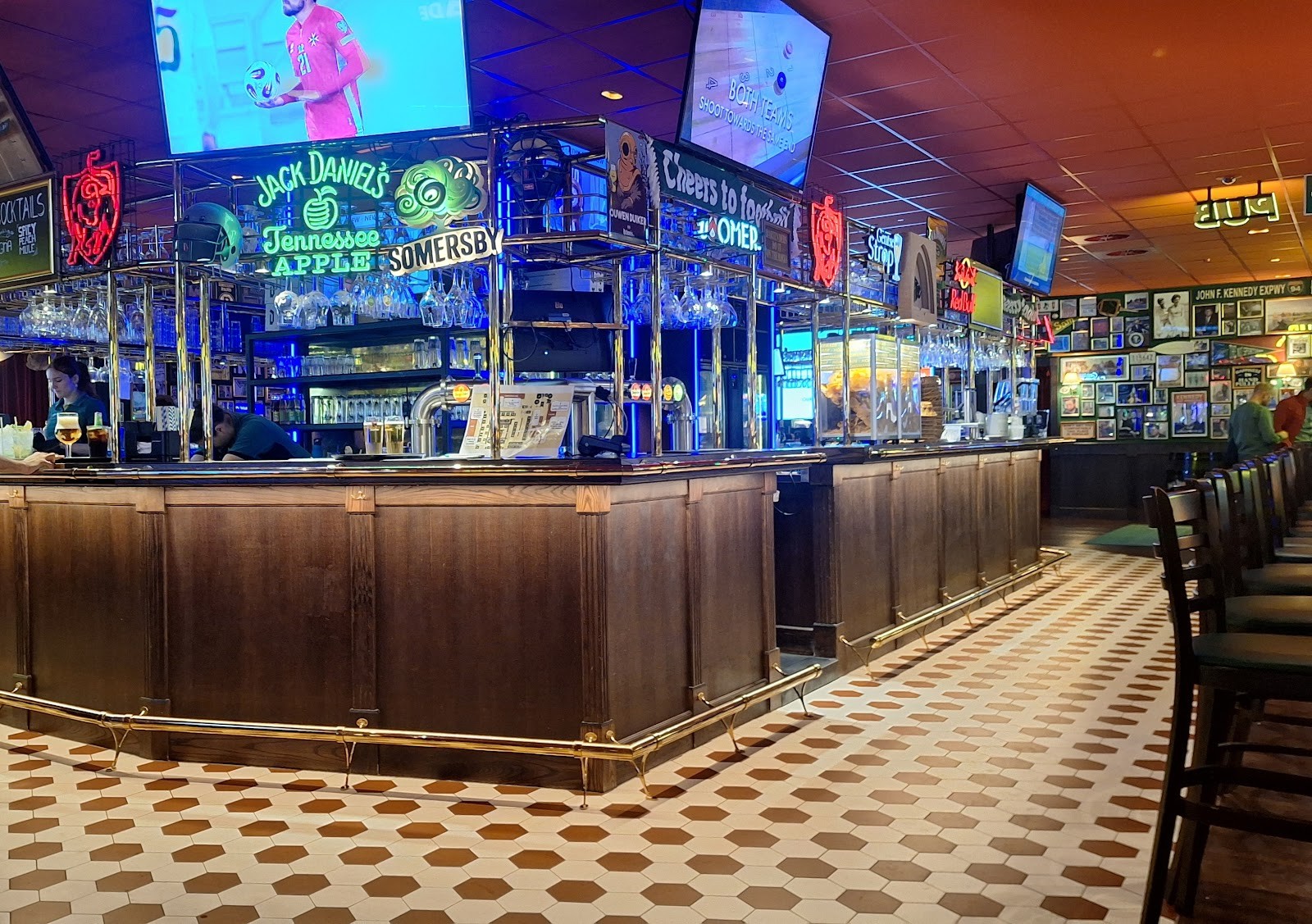 Restaurant O'Learys | Sportsbar & Bowling: the place