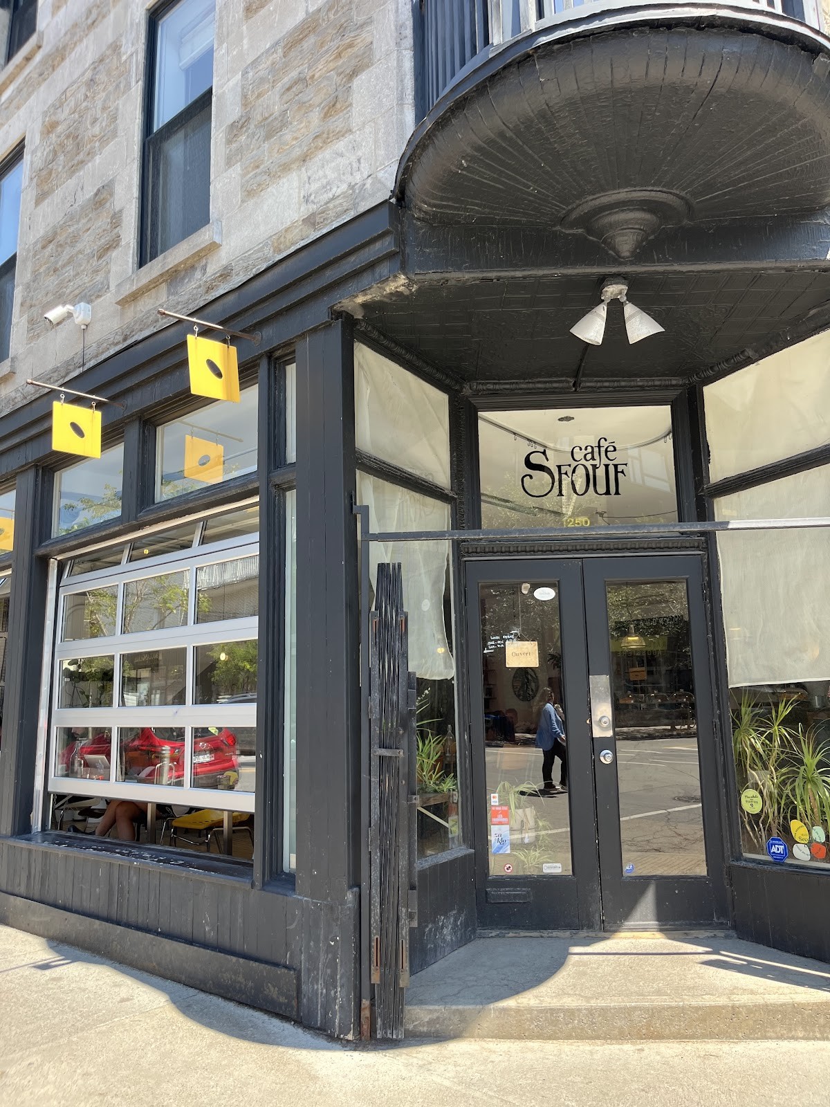 Café Sfouf: the place