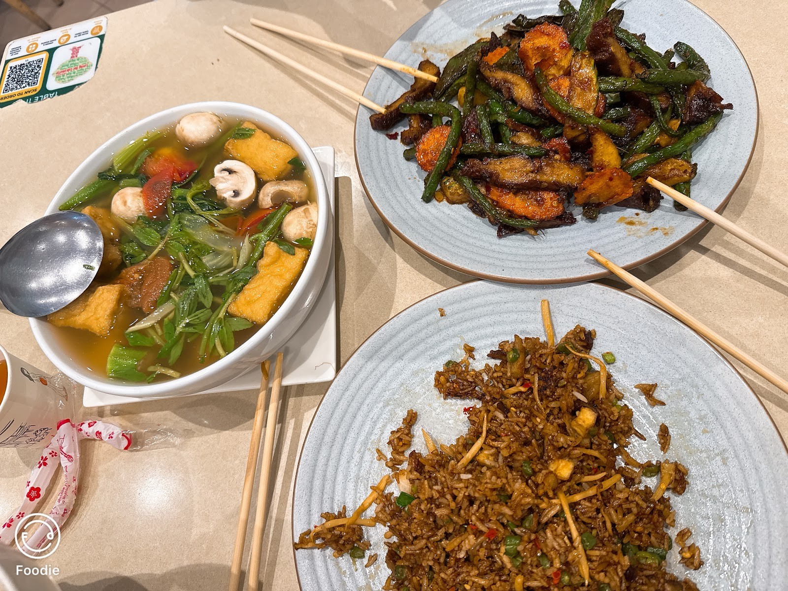 Loving Hut: food & drinks