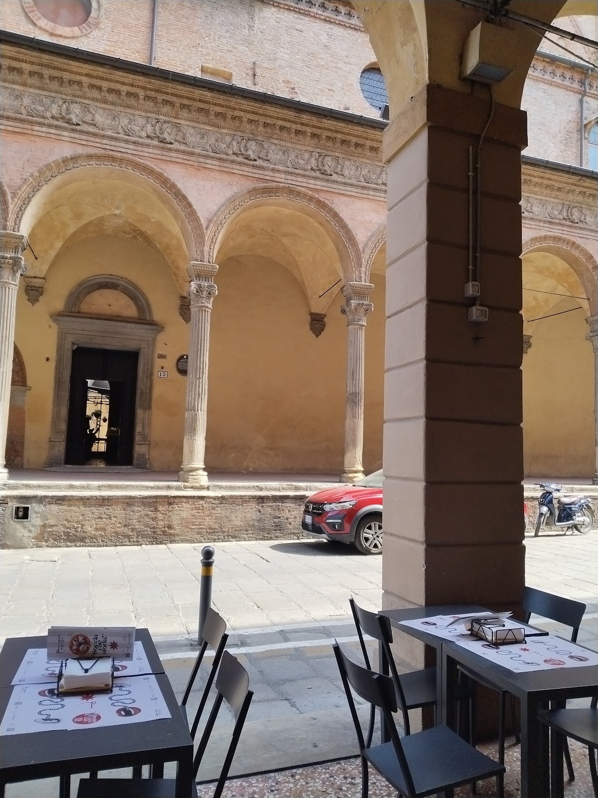 Trieste Pizza Bologna: the place