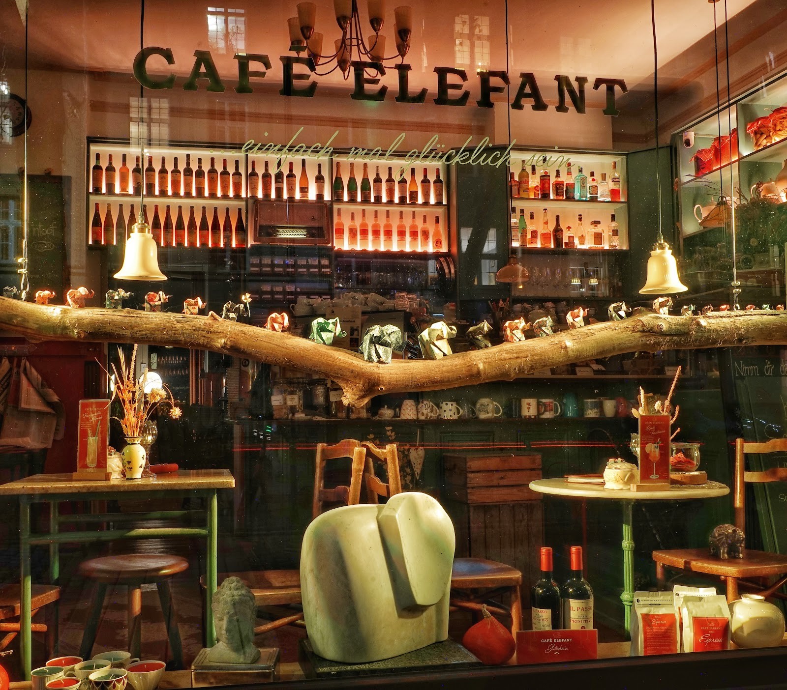 Café Elefant: the place