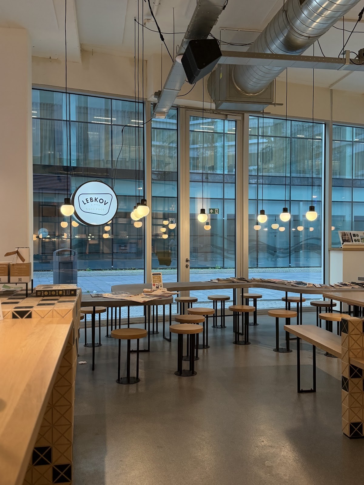 Lebkov & Sons Zuidas: the place