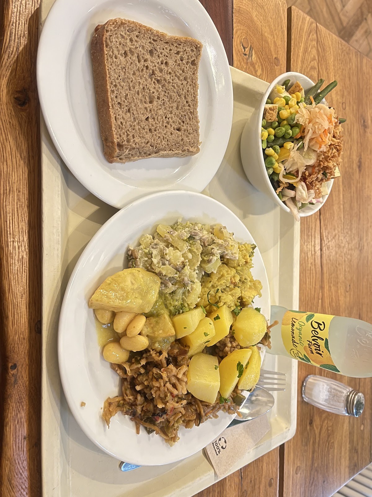 Veganská restaurace Country Life Melantrichova: food & drinks