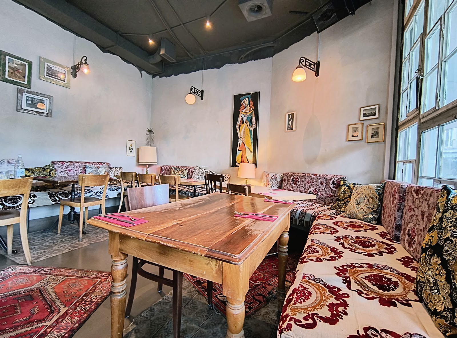 Moudi: the place