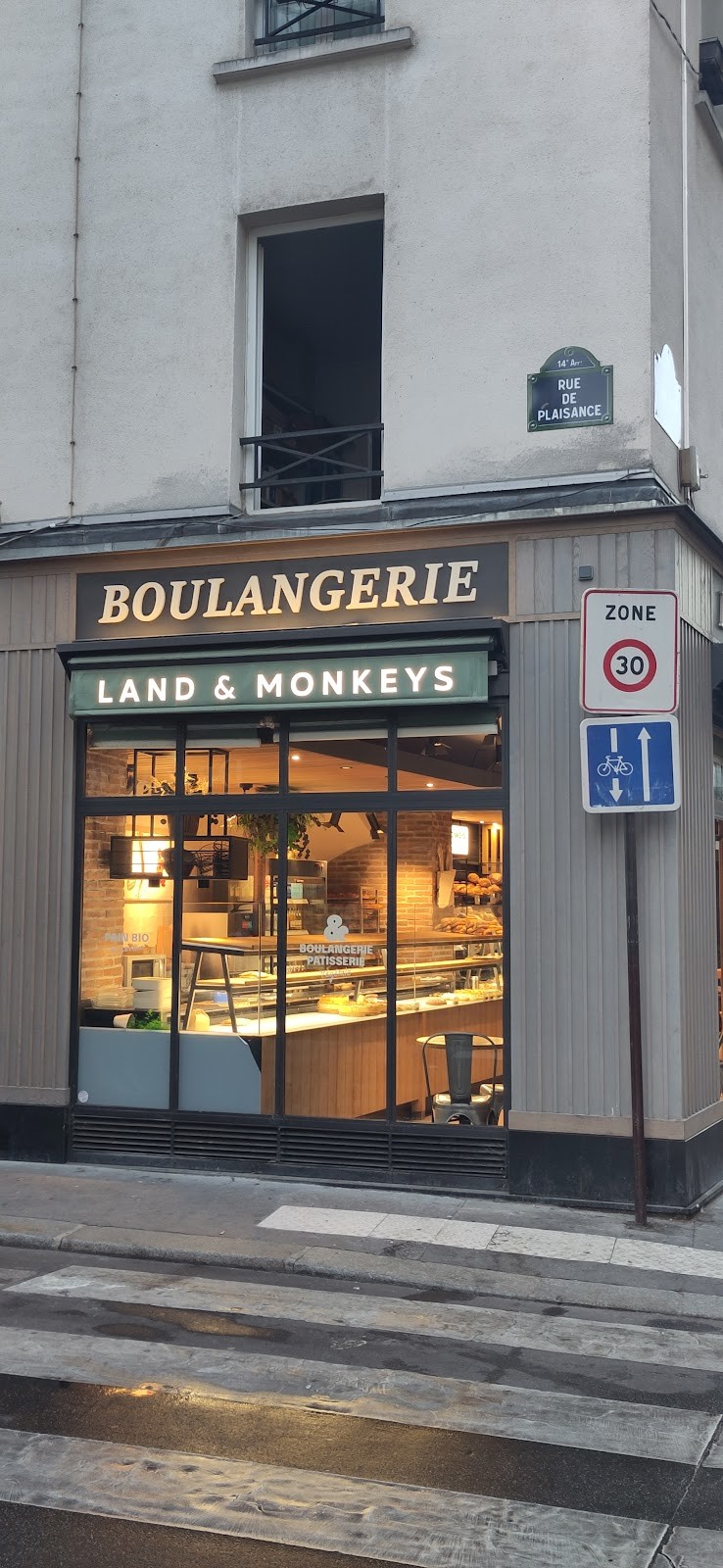Land&Monkeys Pernety: the place