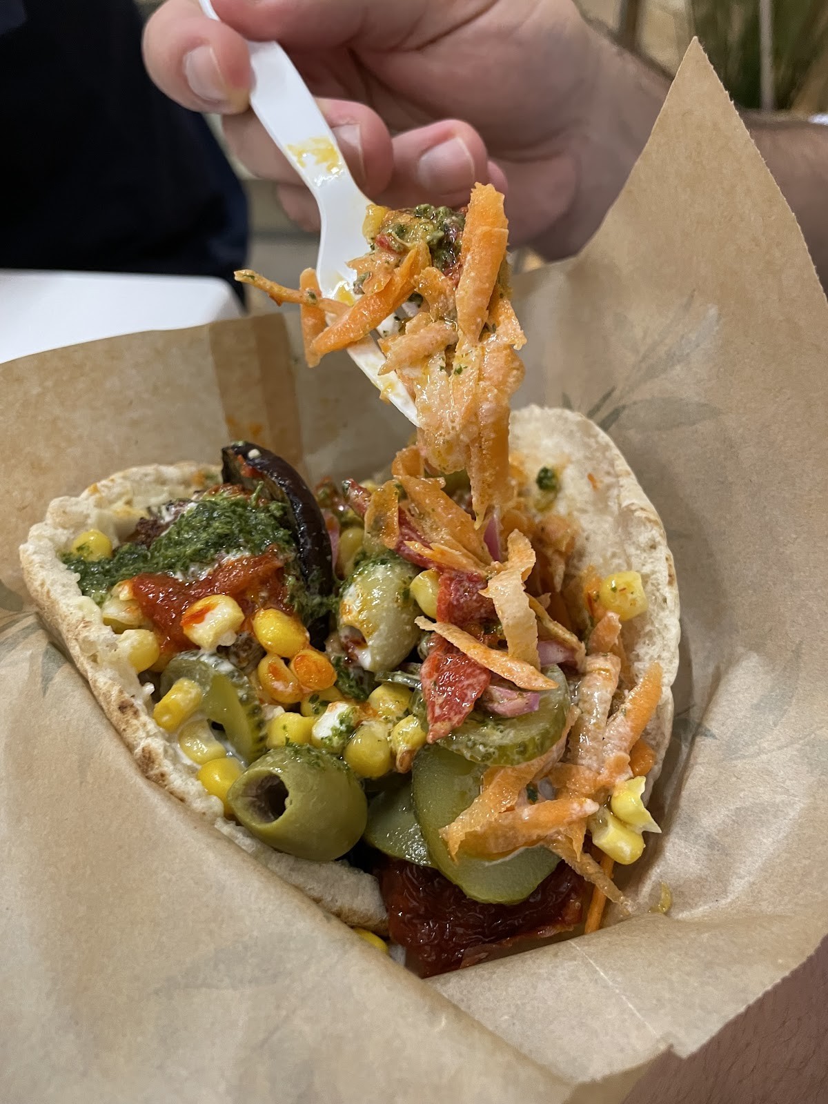 Falafel Pedralbes: food & drinks
