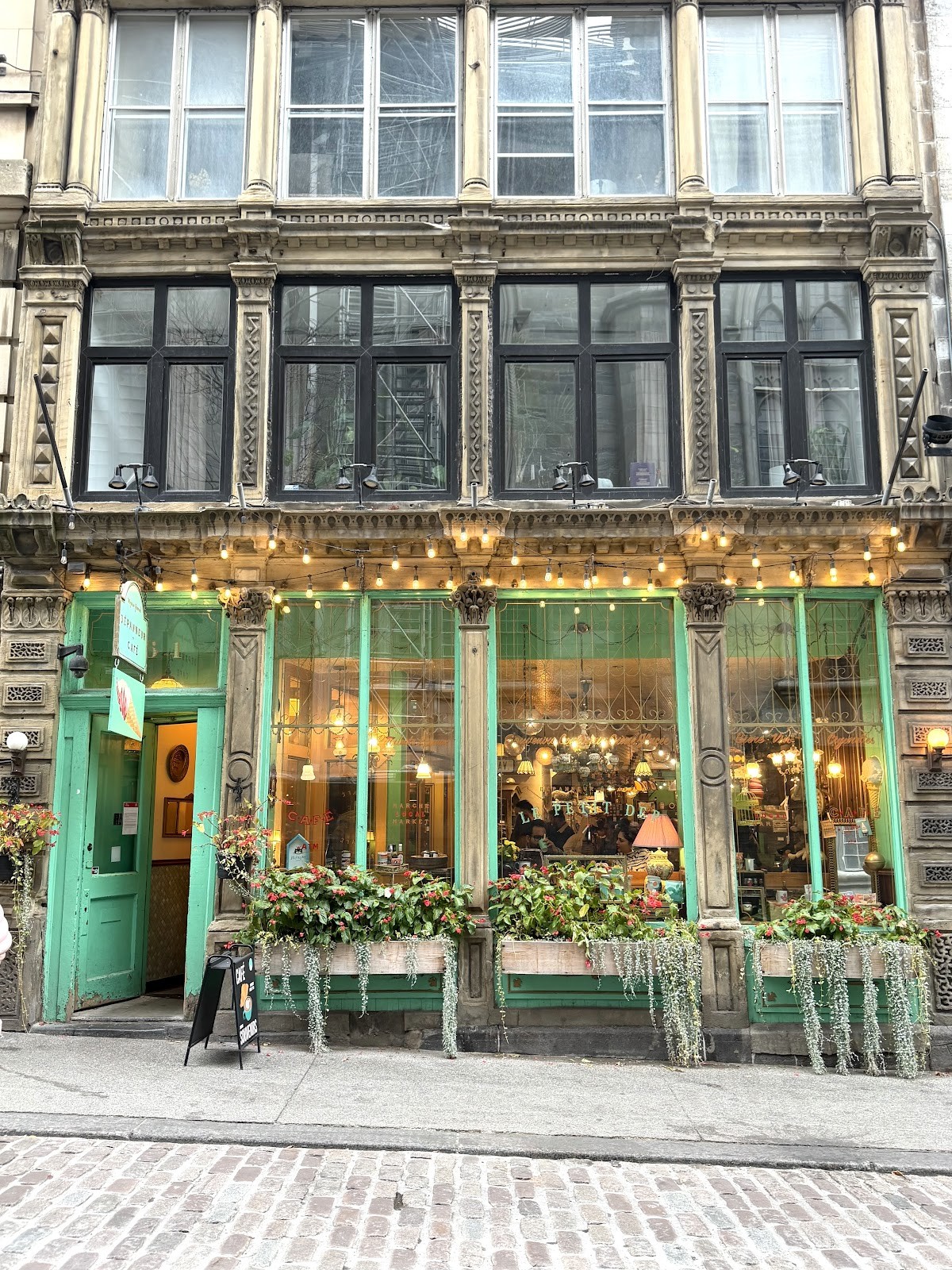 Le Petit Dep｜Café-Épicerie Fine｜St-Sulpice: the place