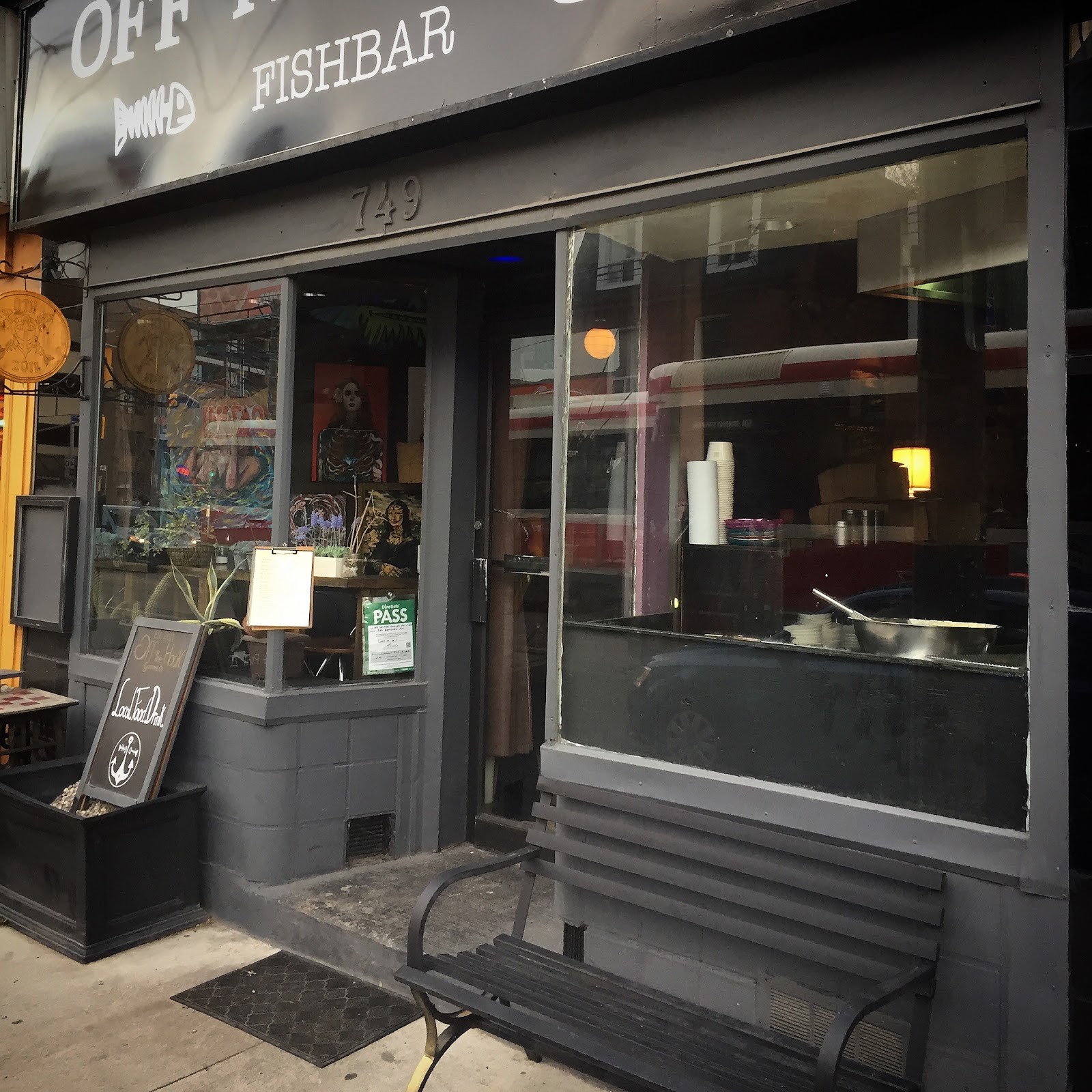 Off The Hook Fishbar: the place