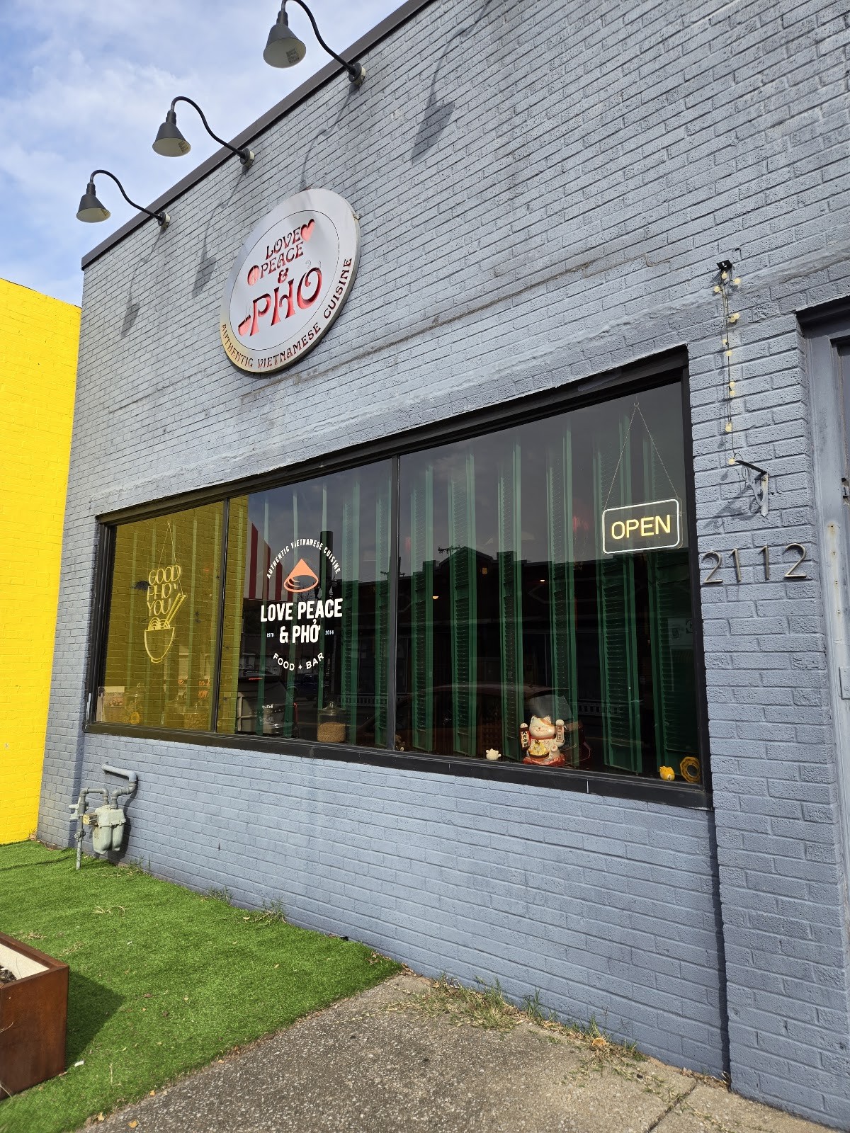 Love Peace & Phở: the place