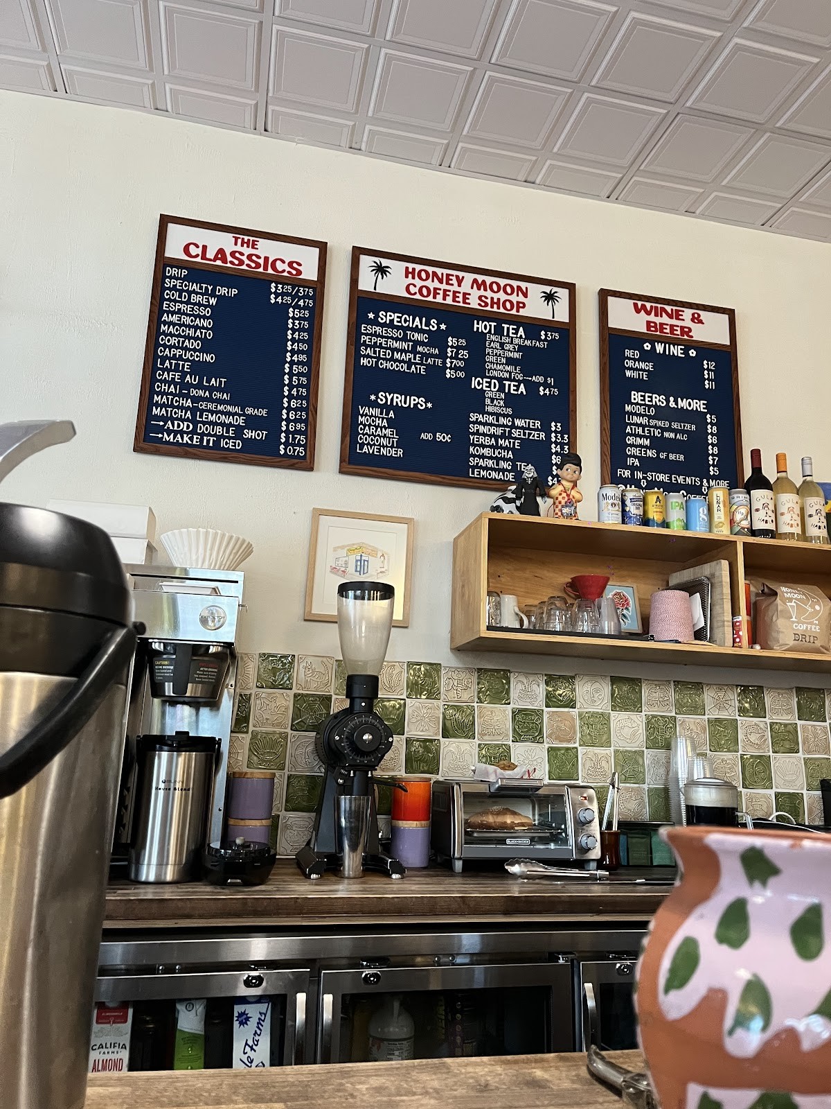 Honey Moon Coffee Shop: the place