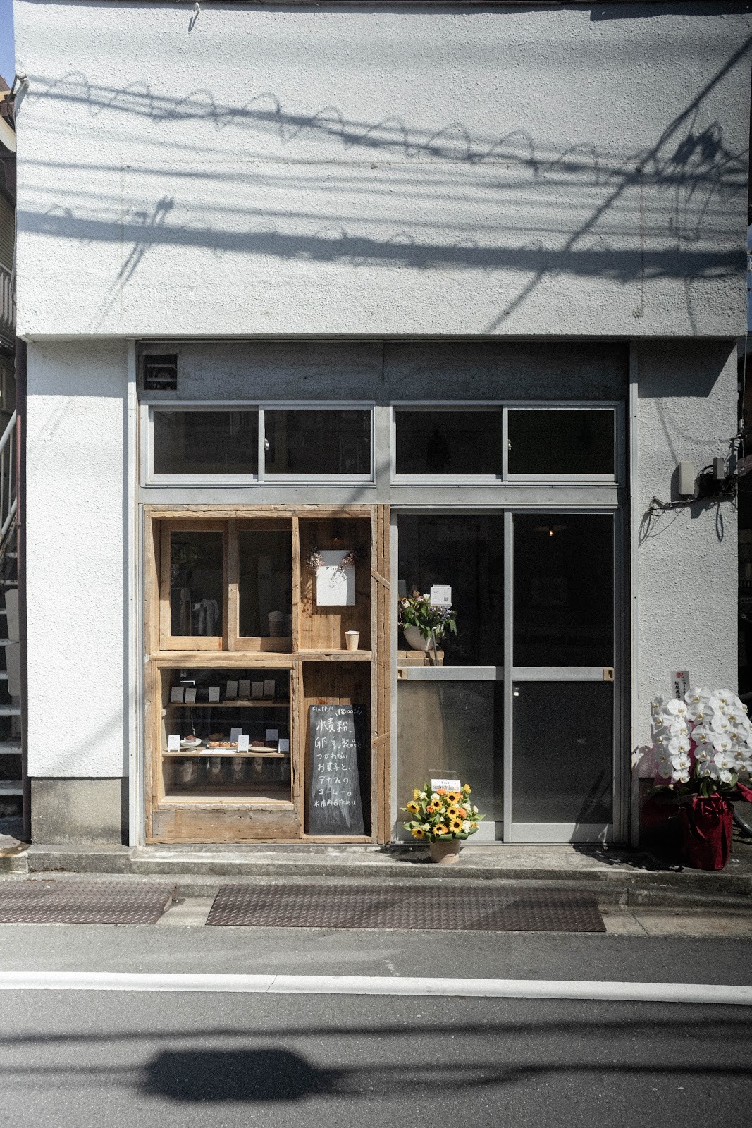 Fluff（ふるーふ） からだをおもうお菓子とコーヒーのお店: the place