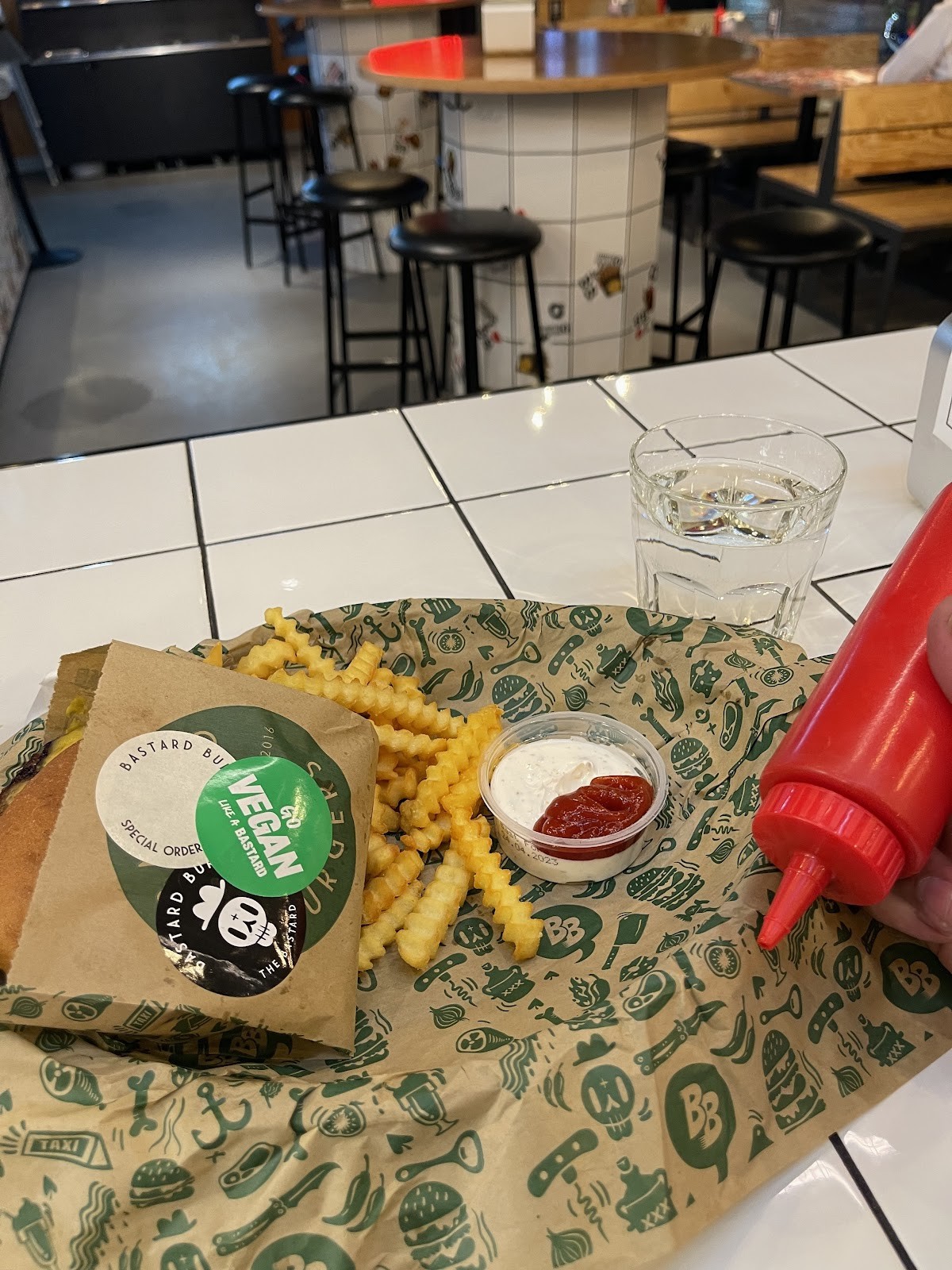 Bastard Burgers: food & drinks