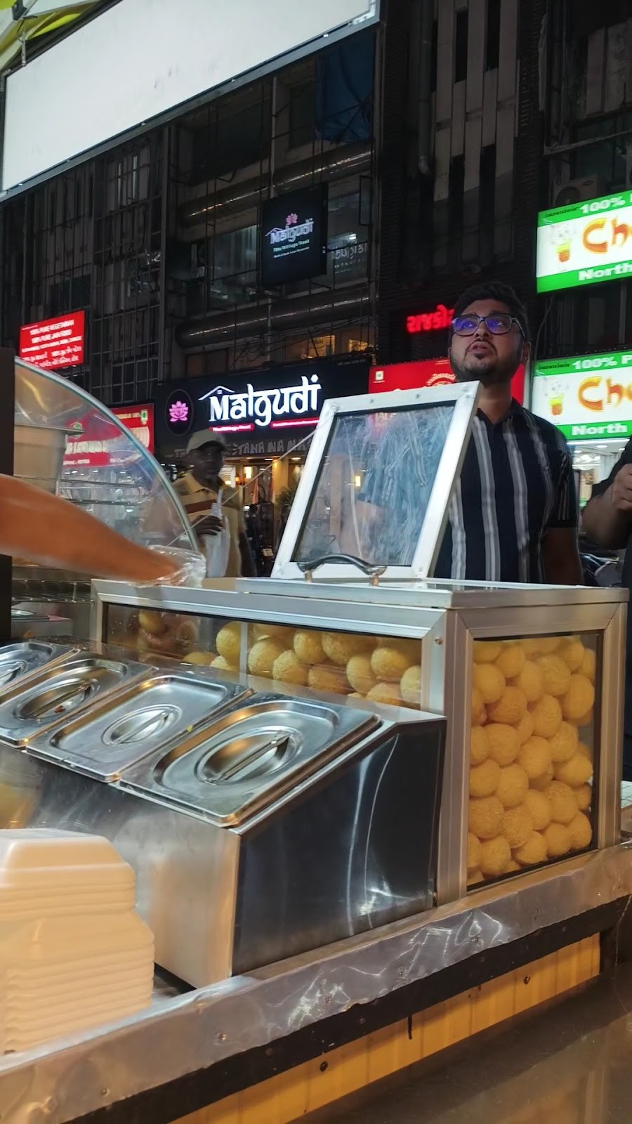 Kk Street Food 100% Pure Vegetarian Vegan: the place