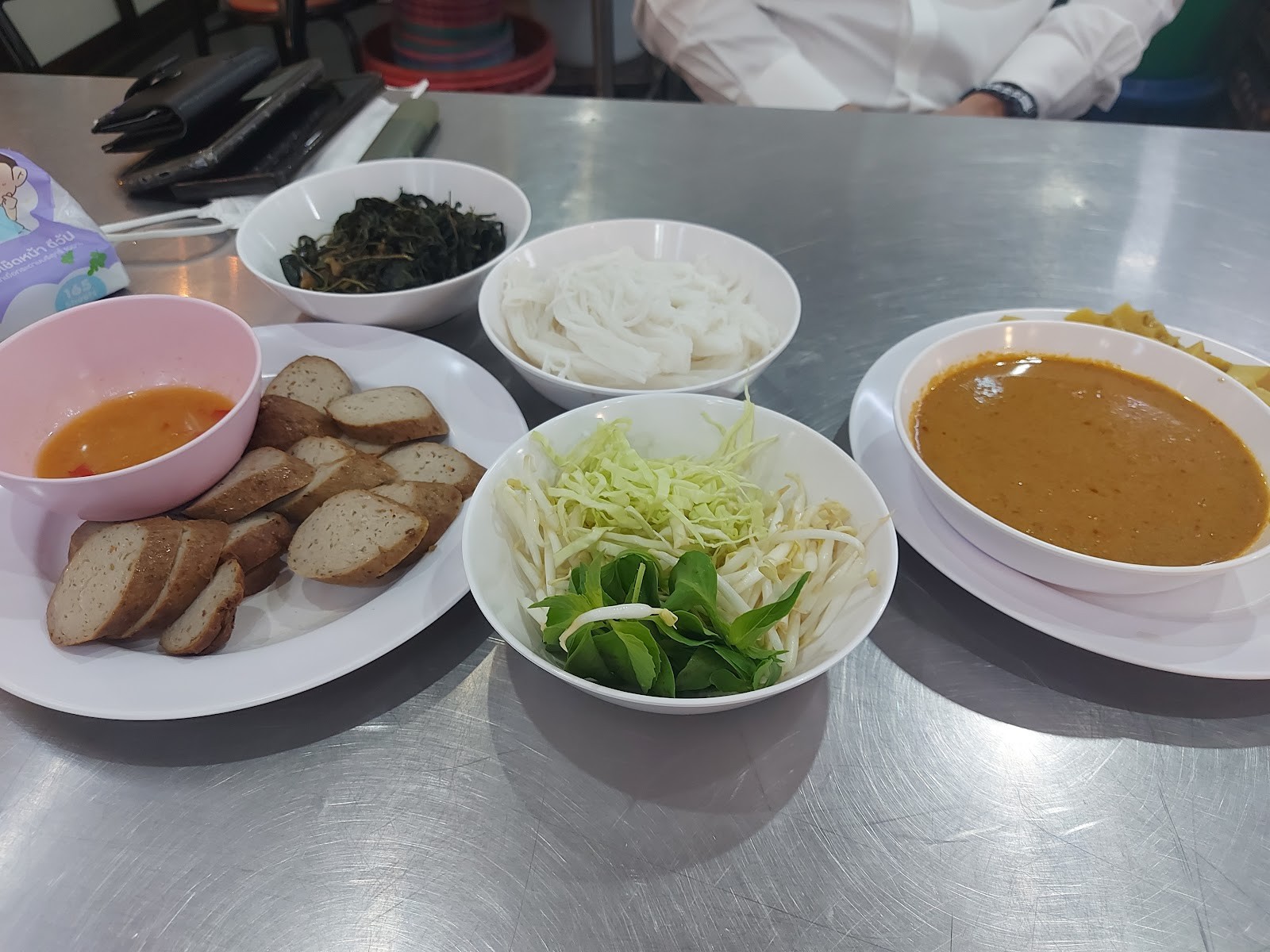 Khun Aeo Vegetarian Restaurant: food & drinks