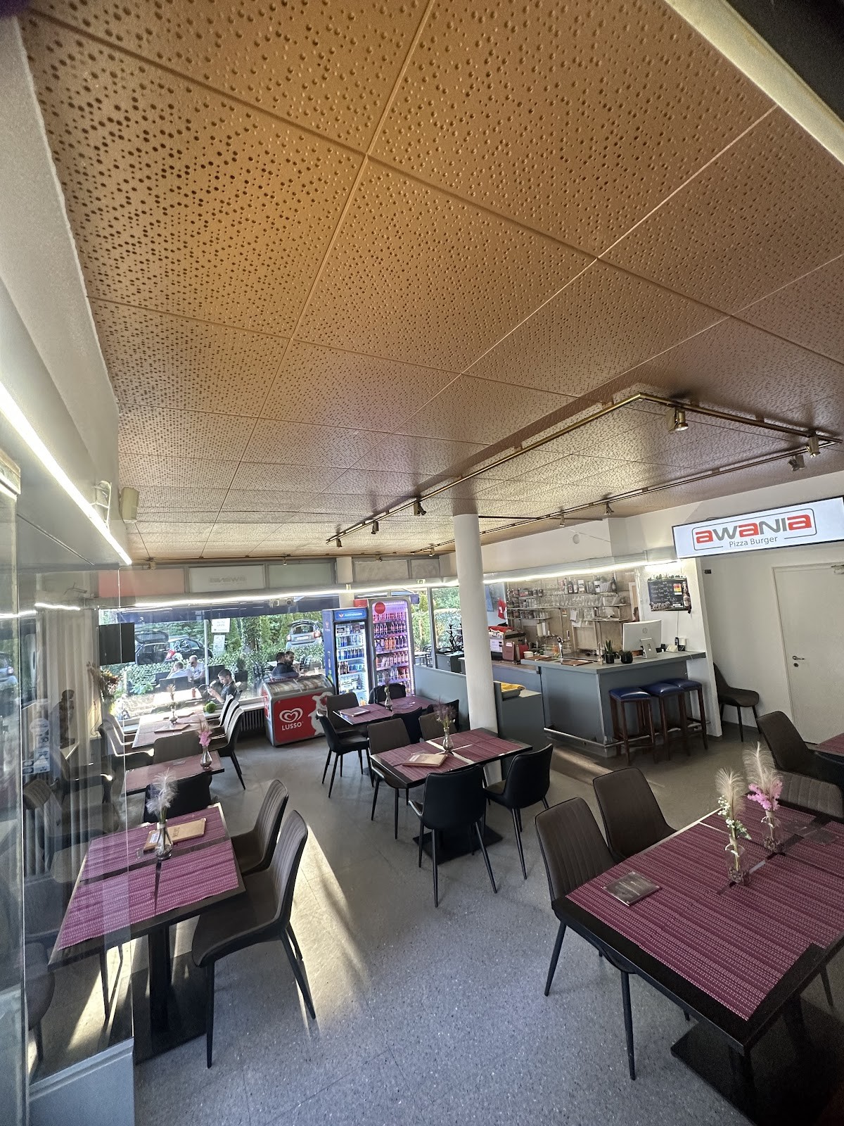 Restaurant Awania Pizza Burger: the place