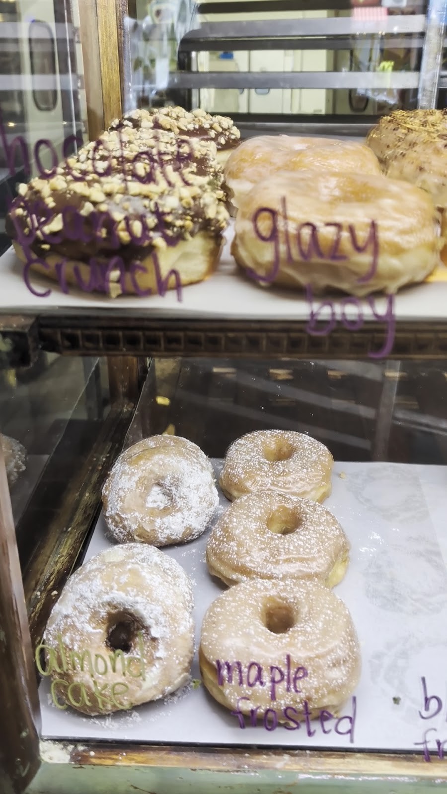 Dun-Well Doughnuts: food & drinks