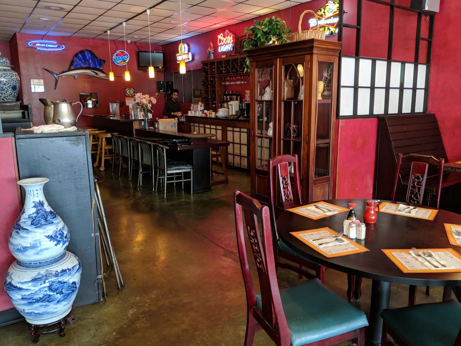 China Cafe Lakeline: the place