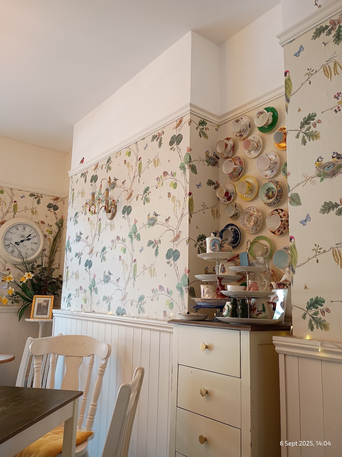 Honeybee House Tearoom: the place