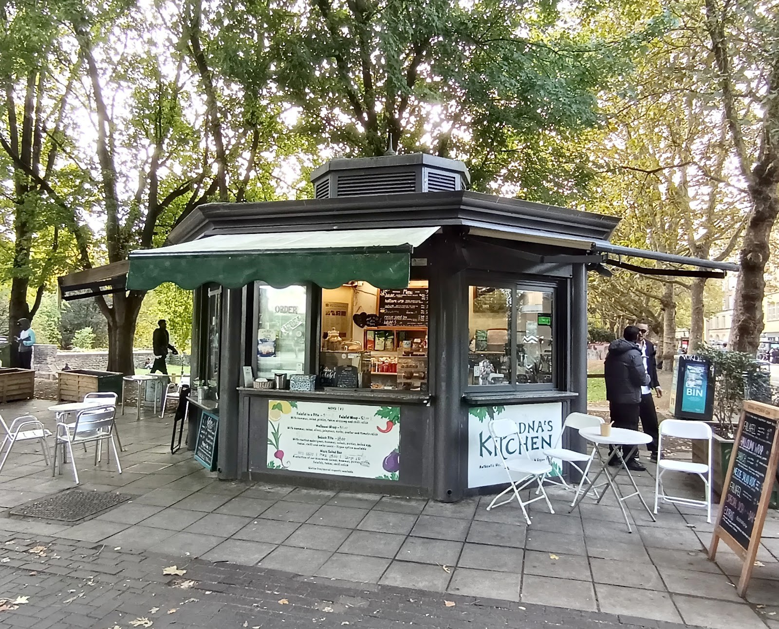Edna's Falafel Kitchen: the place