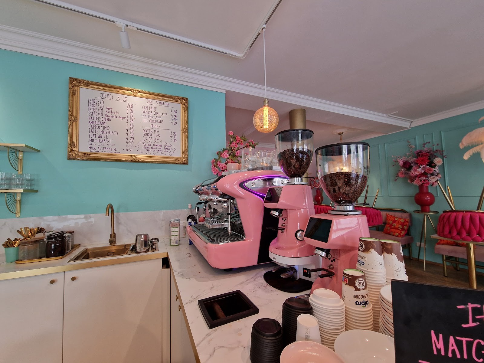 Life is Sweet Munich - American Café & Bakery | Cheesecakes | Cakes | NY Cookies: the place