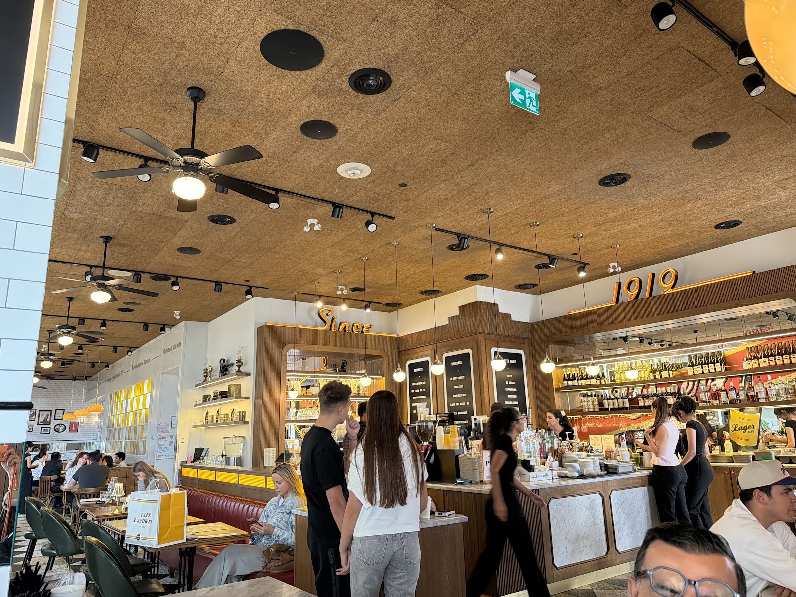 Cafe Landwer Yorkdale: the place