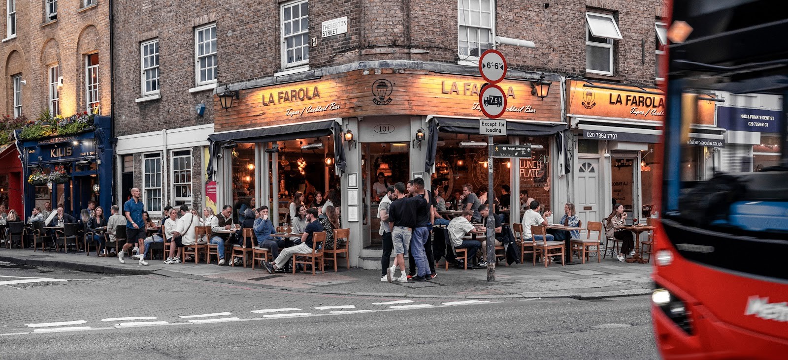 La Farola Cafe &Bistro: the place