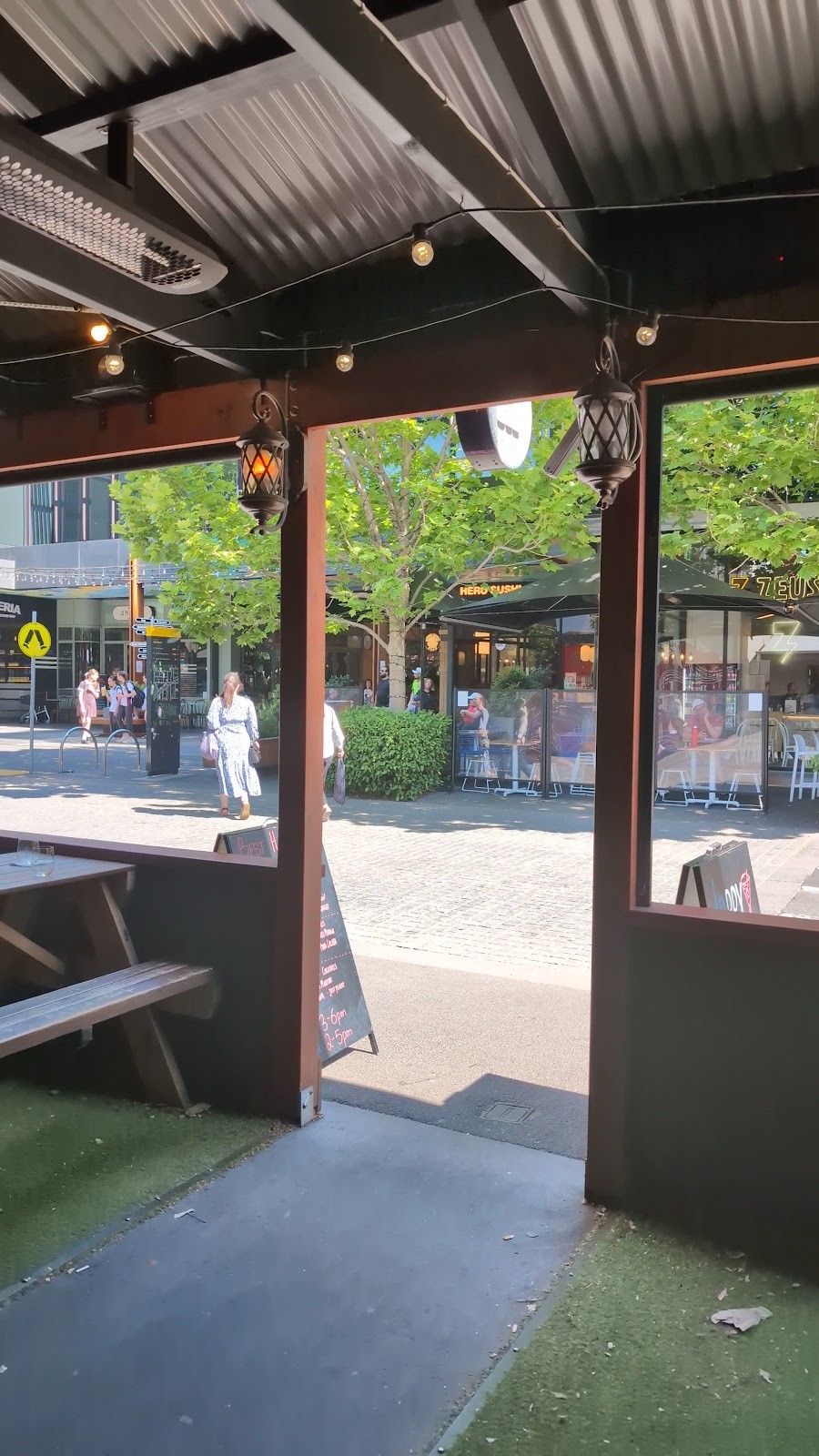 Zeus Street Greek Moonee Ponds: the place