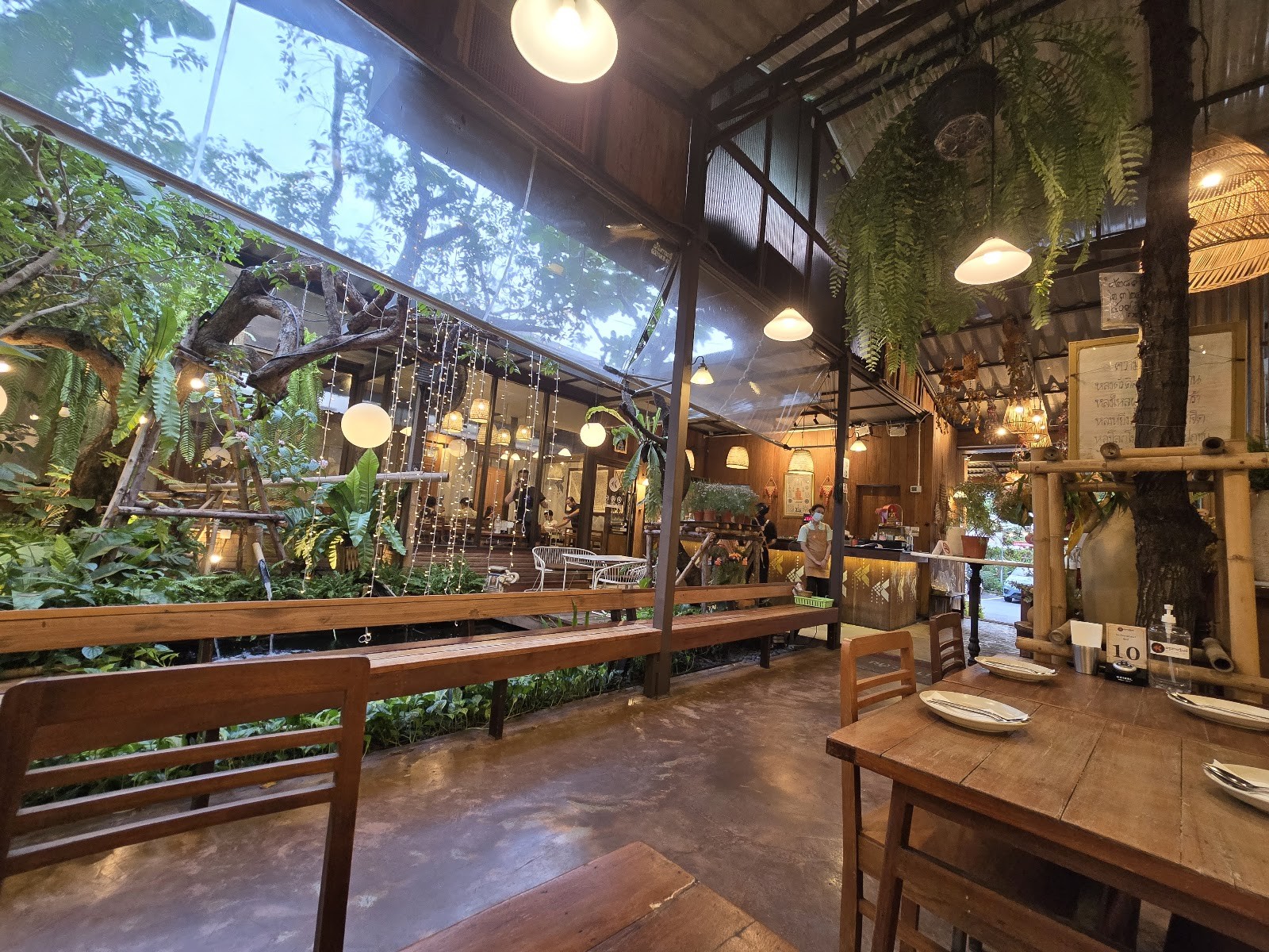 Kru Sai Thip Restaurant: the place