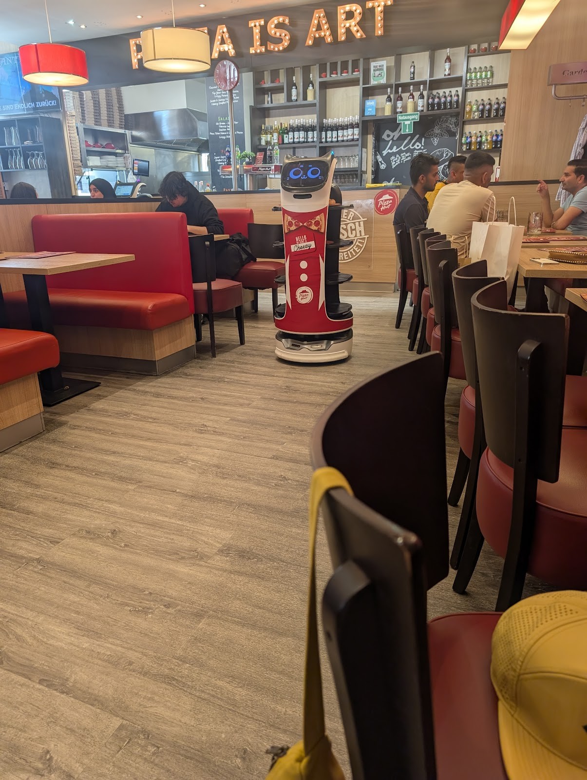 Pizza Hut Europapassage: the place