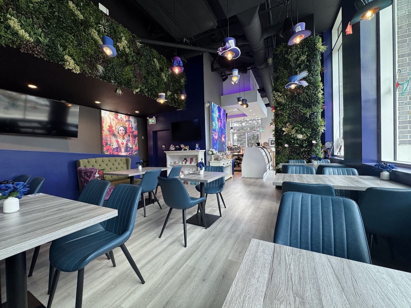 Mad Hatter Bistro: the place