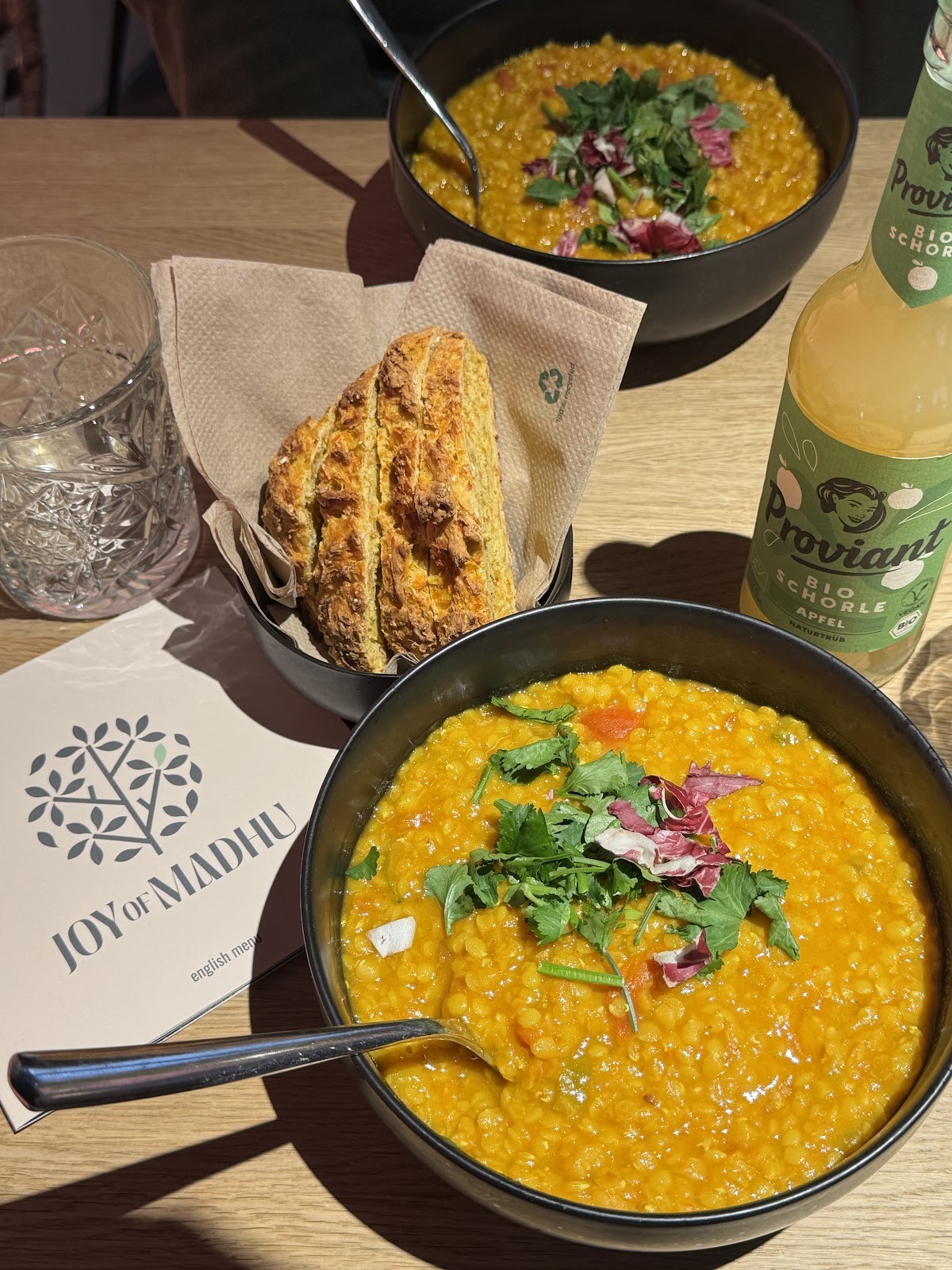 JOY OF MADHU Frankfurt: food & drinks