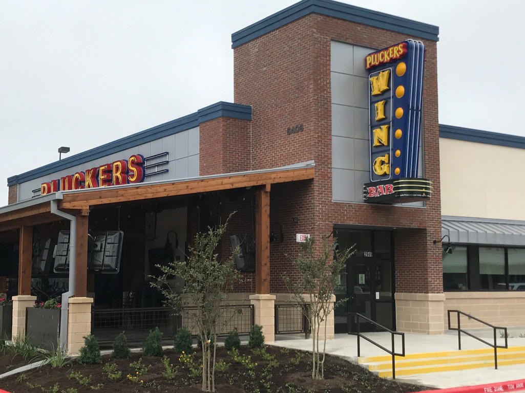 Pluckers Wing Bar - N Interstate 35: the place