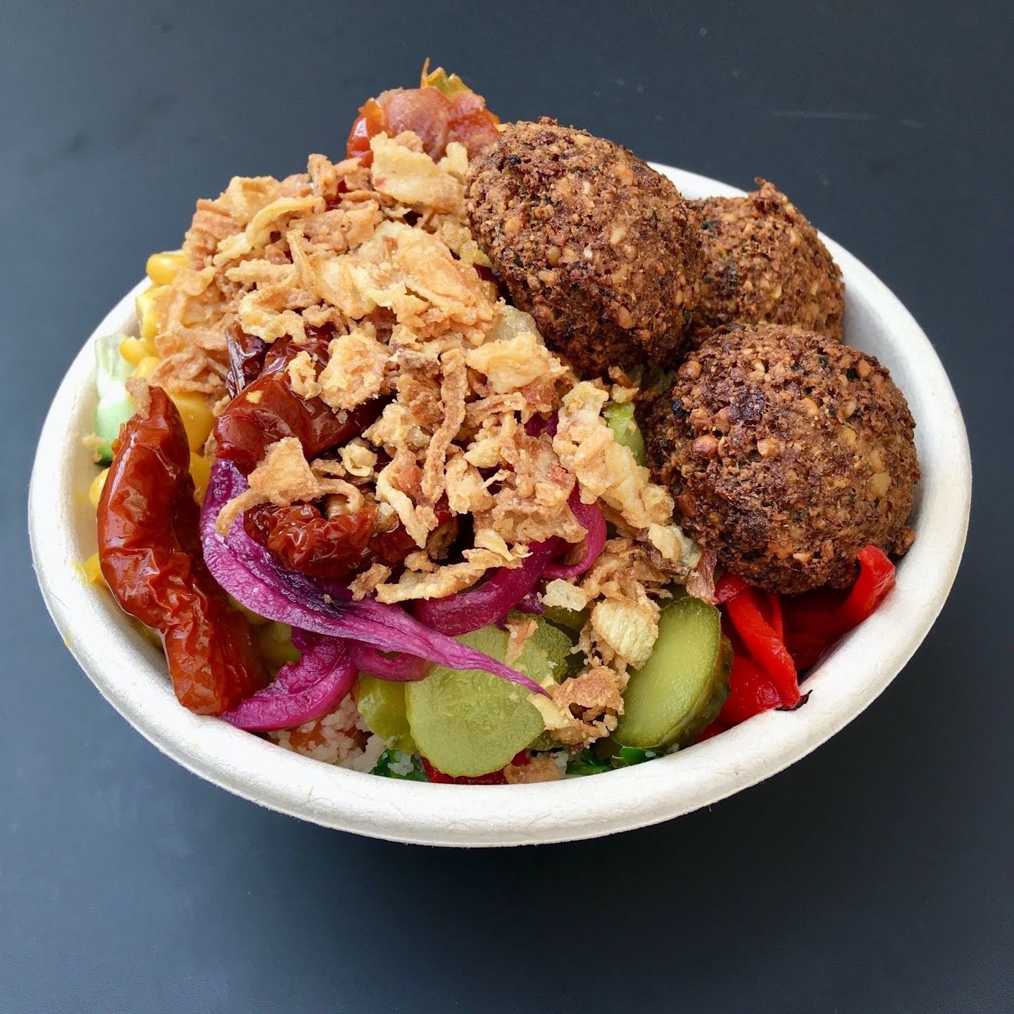 Falafel Pedralbes: food & drinks