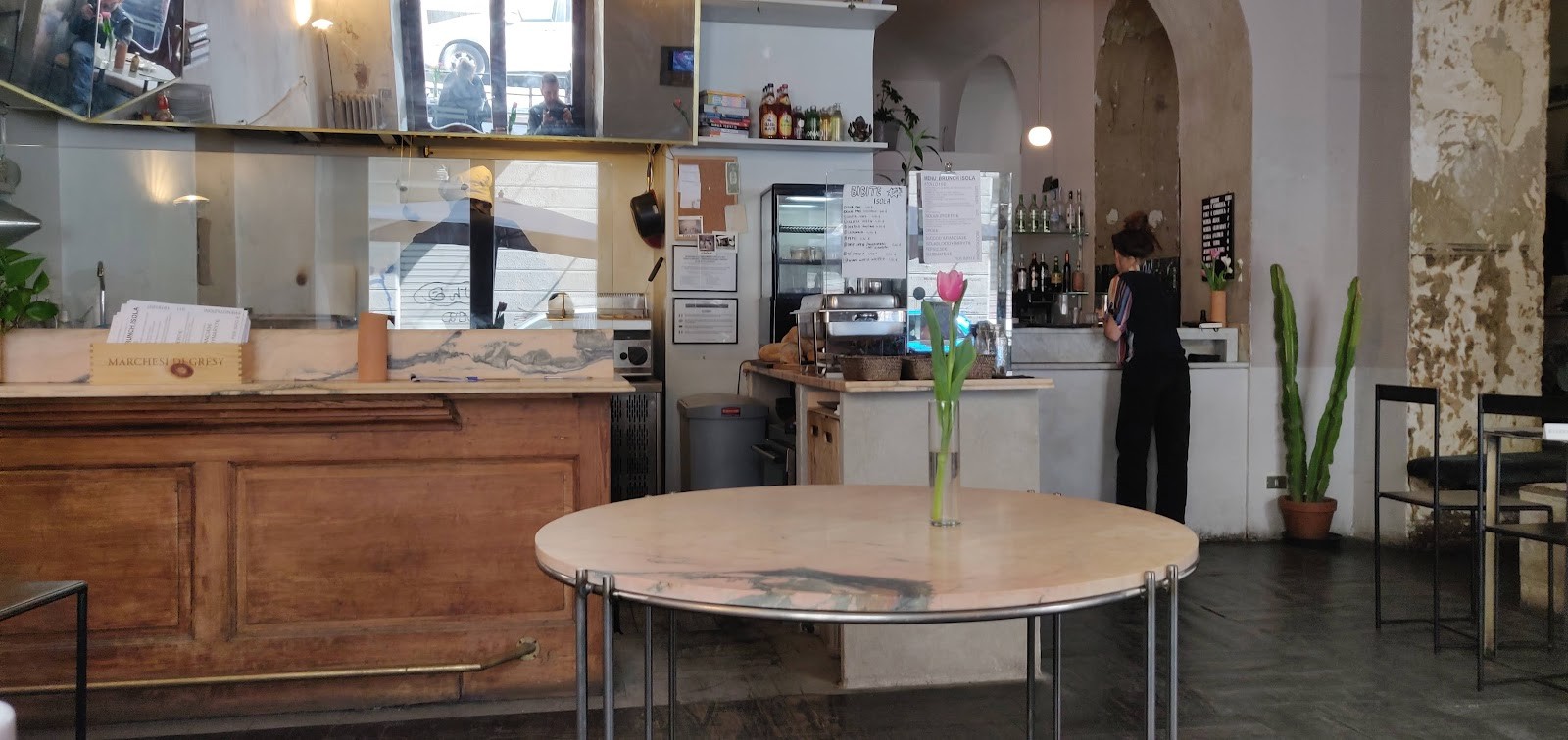 ISOLA Bar con Cucina - Tapas - Burger - Brunch - Vini Naturali: the place