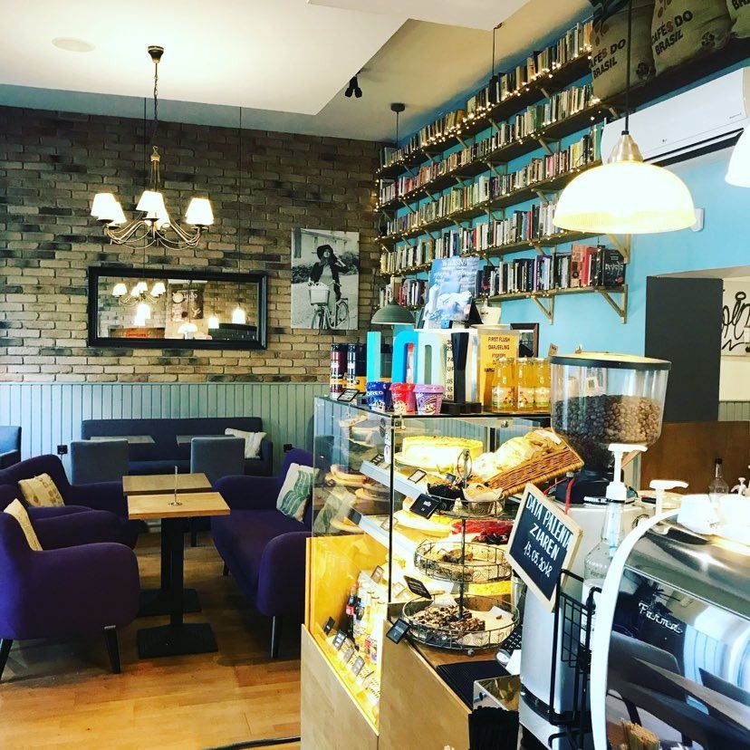 WakeCup Cafe: the place
