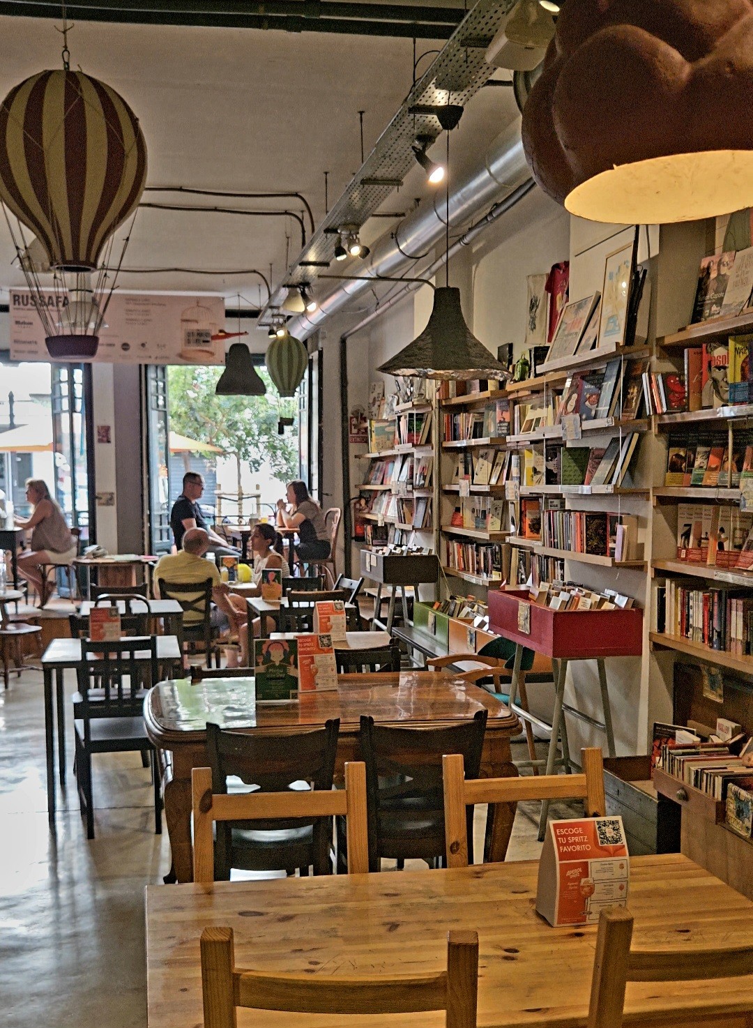 Ubik Café Cafetería Librería: the place
