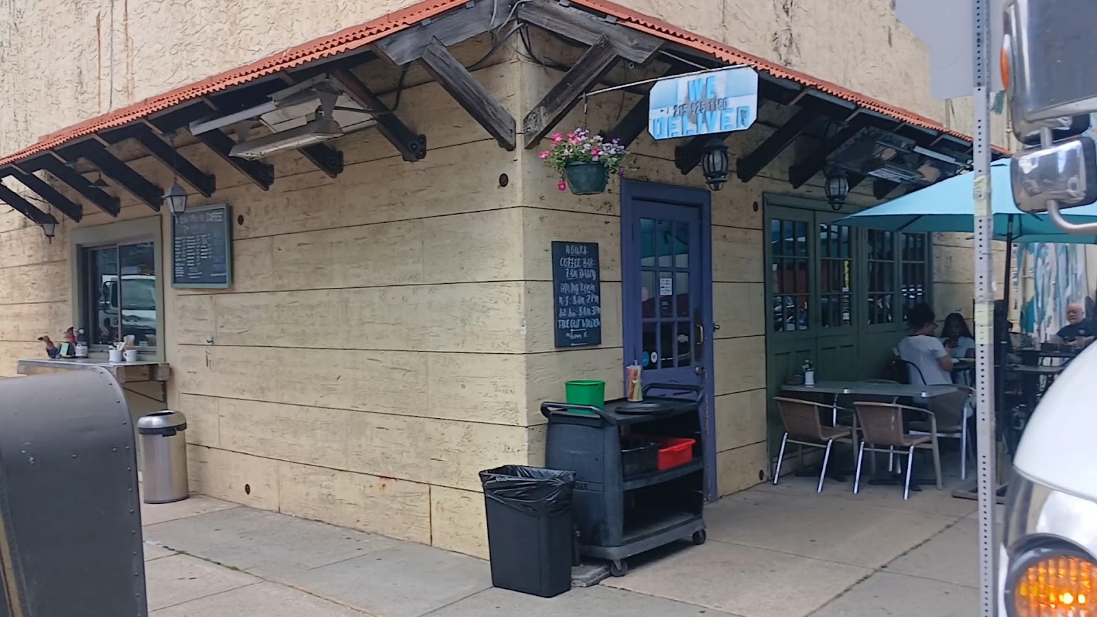Honey's Sit 'n Eat: the place