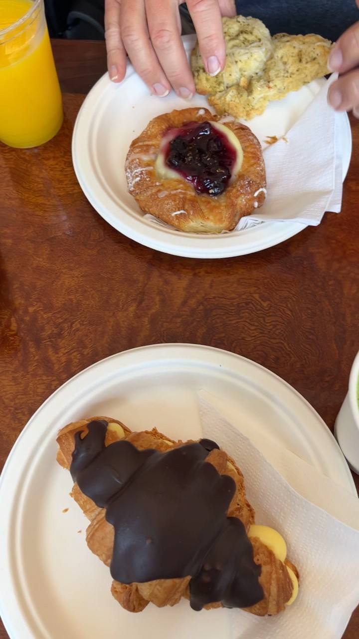 Vegan Danish Bakery on Queen: food & drinks