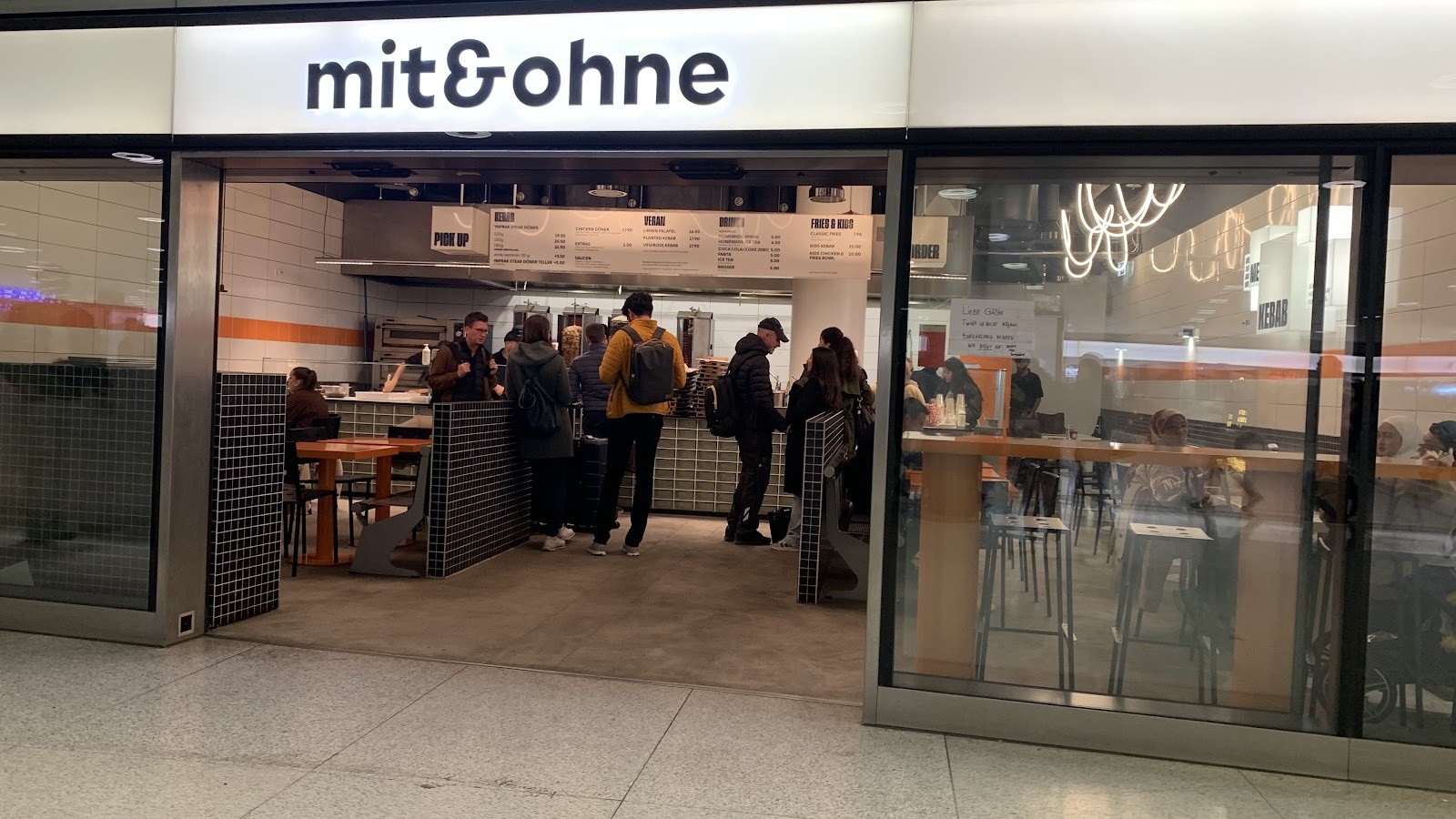 Mit&Ohne - HB Zürich: the place