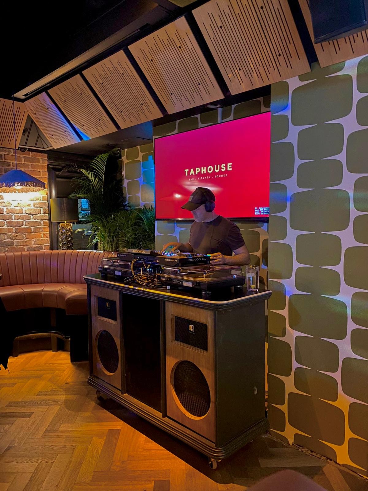 TapHouse Bar & Kitchen: the place