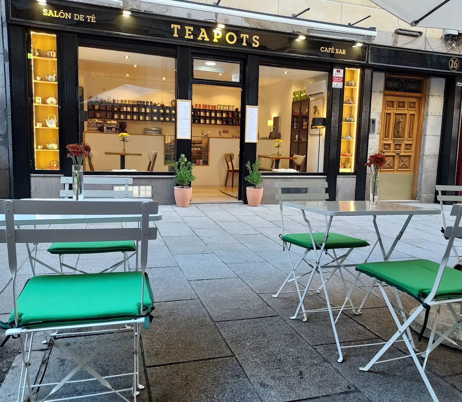 Teapots Madrid tienda y salón de té: the place