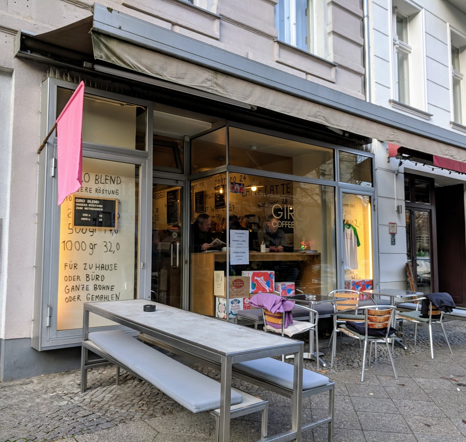 Giro Coffee Bar: the place