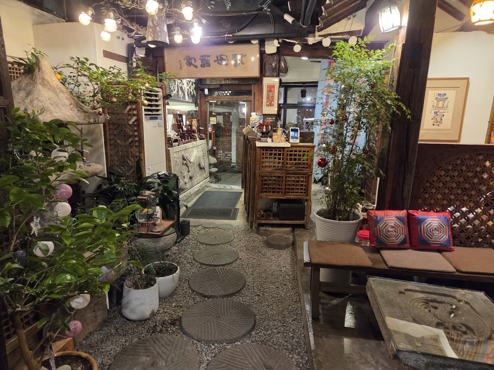 Sinyet chatjip (Shin Tea House): the place