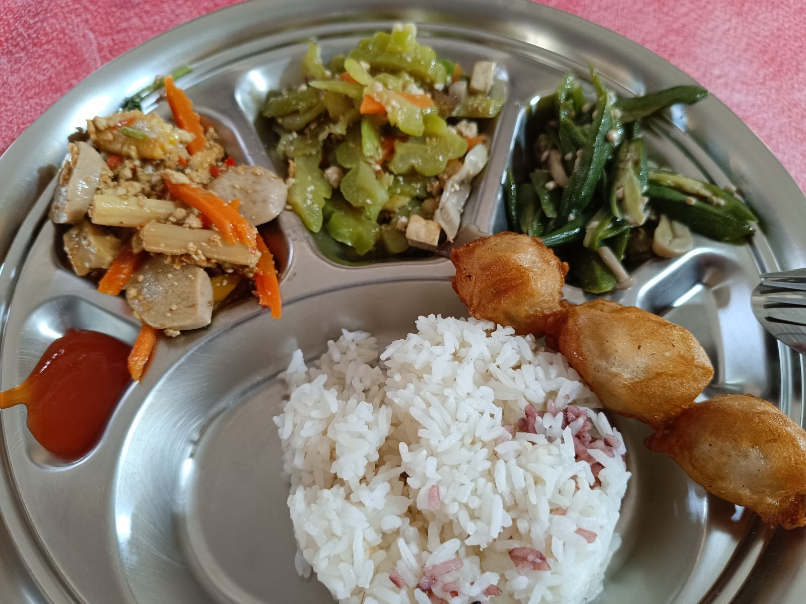 สุขใจ มังสวิรัติ สาขา 2 (Vegetarian): food & drinks