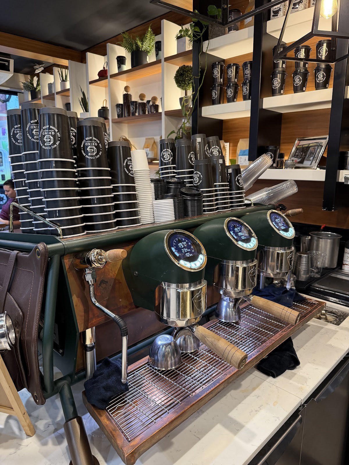 GRIND THE NYC COFFEE SHOP & BAGEL HOUSE: the place