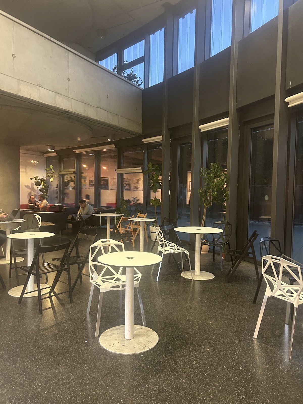 Cafe Prostoru_: the place