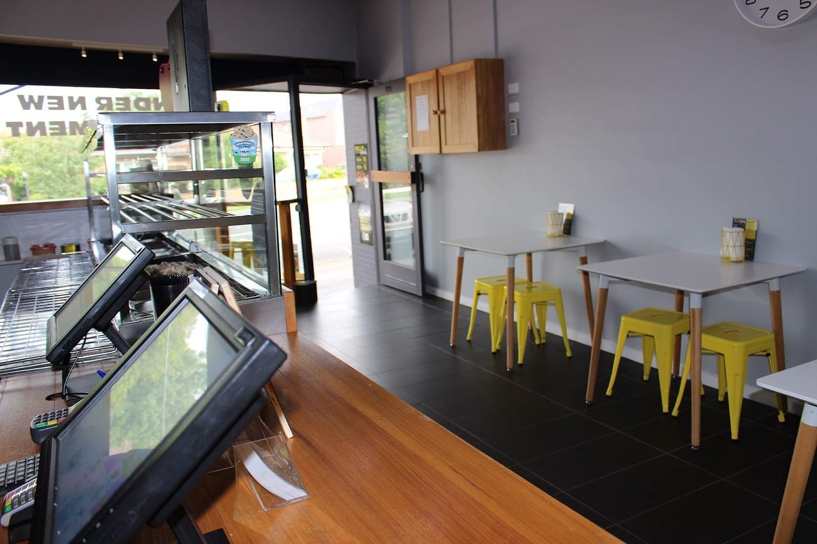 8 Slices Pizza: the place